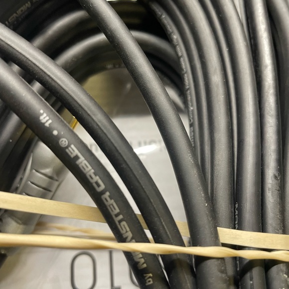 Monster Cables THX 2 Sets 6 Ft Each 
3 rca - Picture 7 of 7